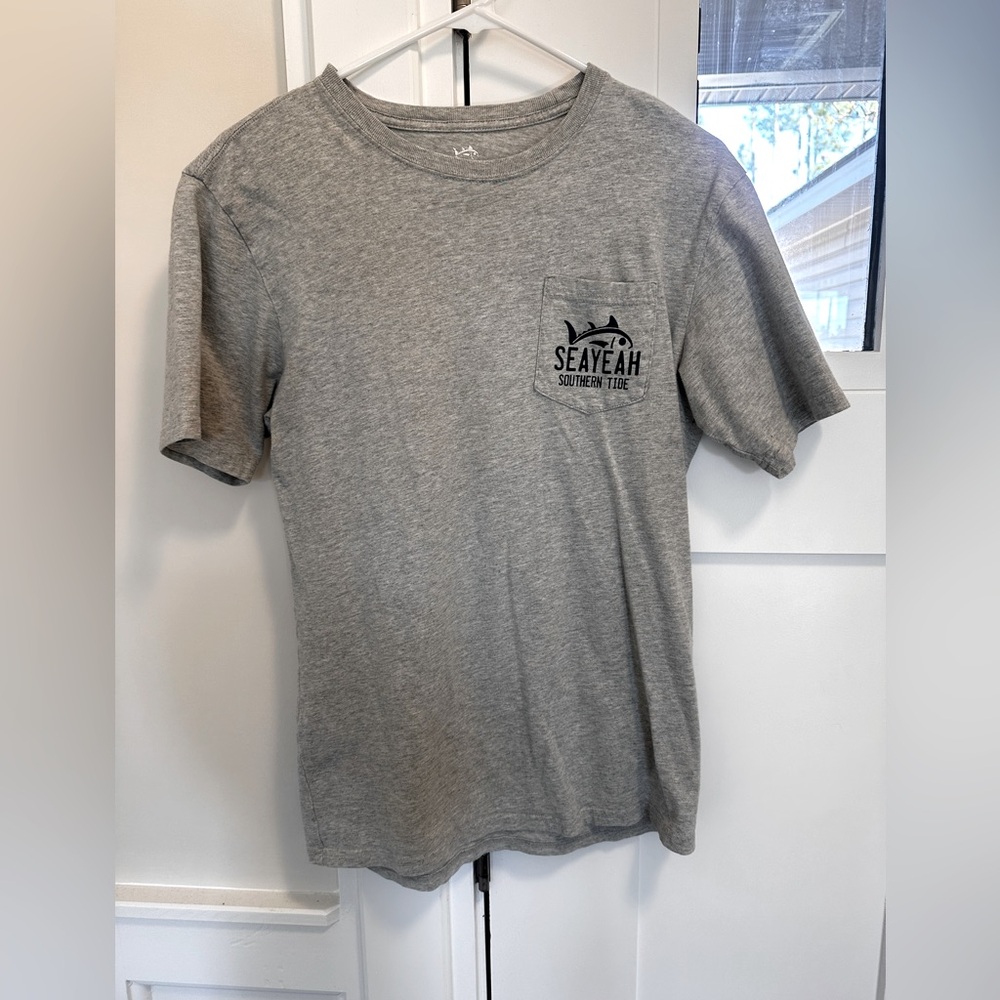 Southern￼Tide ￼
Men’s size small
short sleeve T-shirt